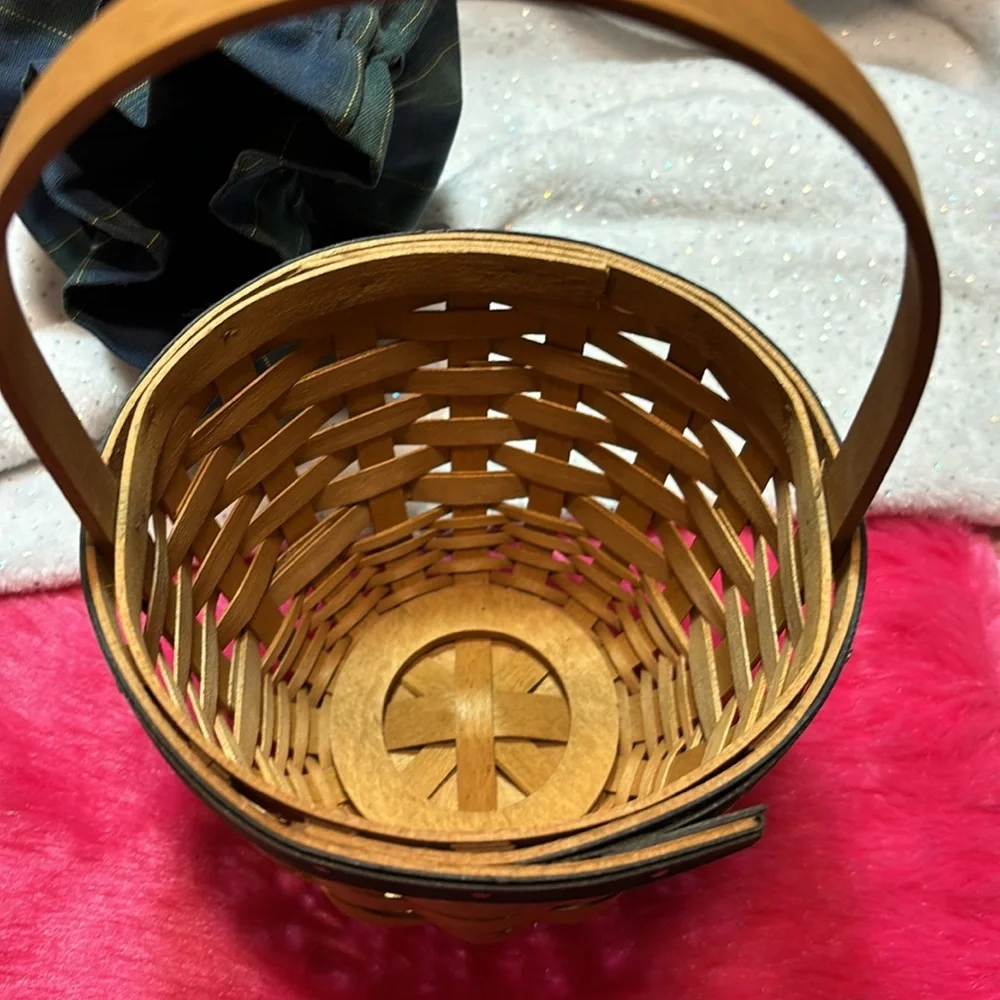 Longaberger 2004 Collectors Club Basket